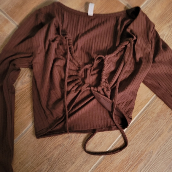 Crop top - Picture 2 of 3